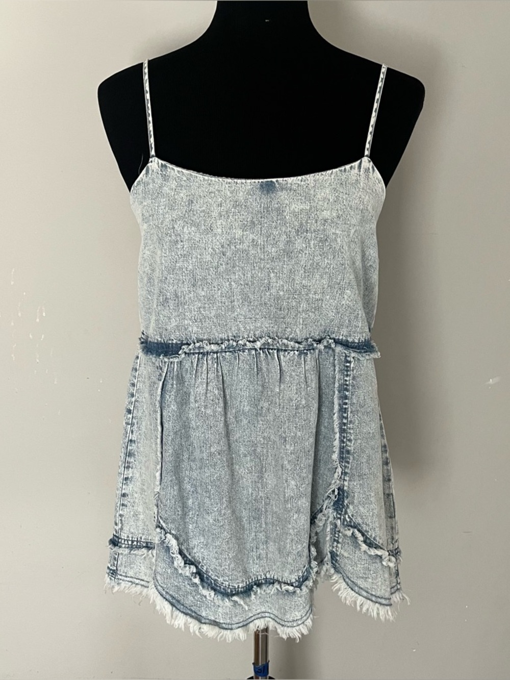 New In NWT light weight denim style tank top women’s small